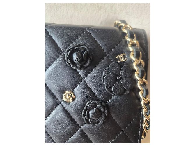 Wallet On Chain Portafoglio in pelle trapuntata nera Camelia con catena Chanel Nero - vista 5