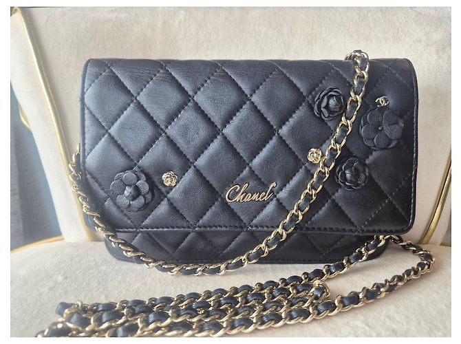 Wallet On Chain Portafoglio in pelle trapuntata nera Camelia con catena Chanel Nero - vista 6