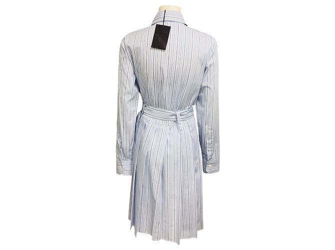 Prada Gestreiftes Midi-Shirtkleid in Hellblau / Weiß / Orange mit Rüschendetails und Gürtel - Ansicht 3