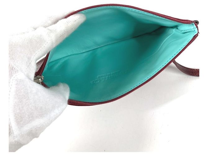 Rote Wildleder Schultertasche von Tiffany & Co. - Ansicht 18