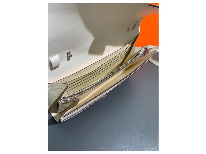 Hermès Constance to go in pelle Epsom bianca Bianco - vista 3