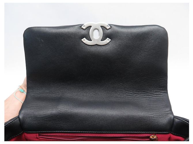 CHANEL 19 MEDIUM HANDBAG AS1160 BLACK QUILTED LEATHER WITH SHOULDER STRAP - view 9