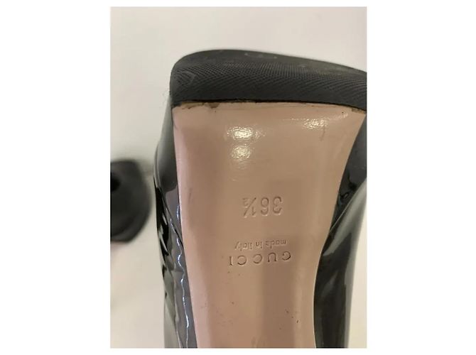 Gucci Open Toe Absatz Schuhe schwarzes Lackleder - Ansicht 4