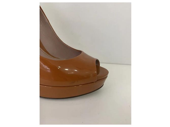 Gucci Open Toe Absatz Schuhe Camel Lackleder Kamel - Ansicht 2