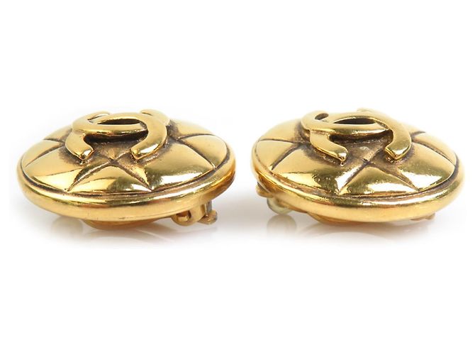 Timeless Vintage Gold Clip Ohrringe von Chanel Golden - Ansicht 3