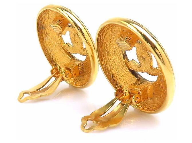 Timeless Vintage Gold Clip Ohrringe von Chanel Golden - Ansicht 3