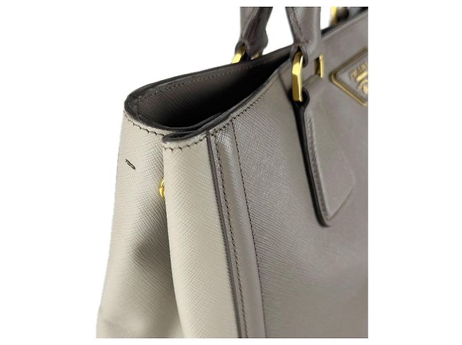 Borsa a spalla in pelle grigia Prada Marrone - vista 6
