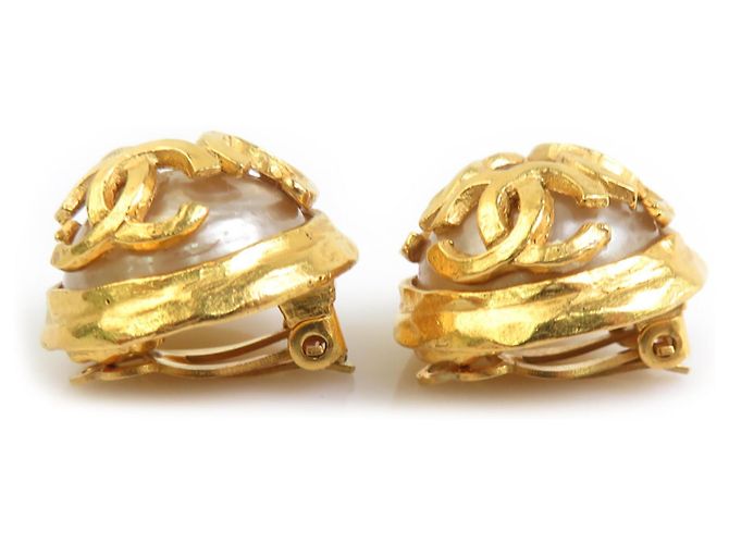 Timeless Vintage Metall Gold Clip Ohrringe von Chanel Golden - Ansicht 3
