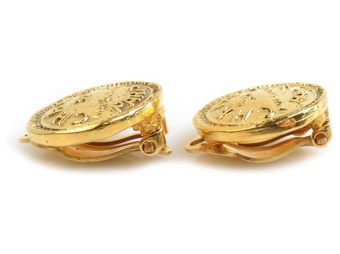Timeless Vintage Gold Clip Ohrringe von Chanel Golden - Ansicht 3