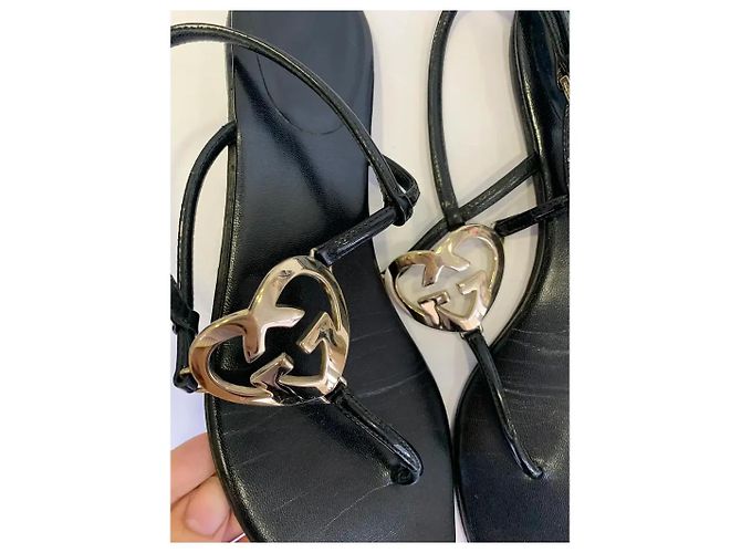 Sandali Gucci in pelle verniciata nera con cuore GG Nero - vista 3