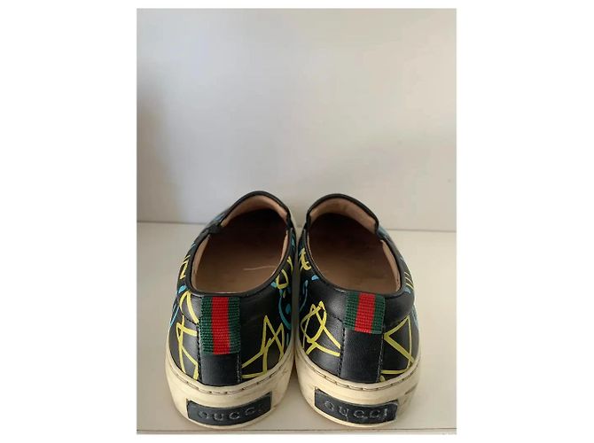 Sneaker Slip-On Gucci Graffiti GG in Pelle Nera Nero - vista 3