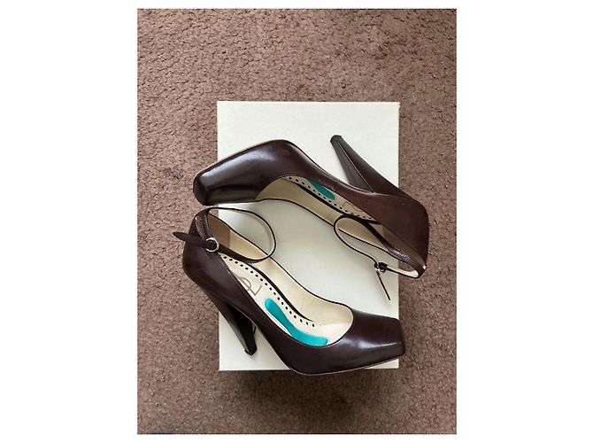 Décolleté Yves Saint Laurent in pelle marrone - vista 2