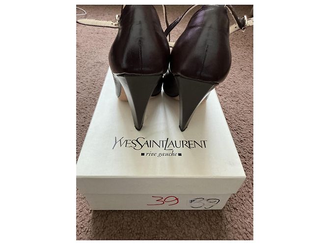 Décolleté Yves Saint Laurent in pelle marrone - vista 4