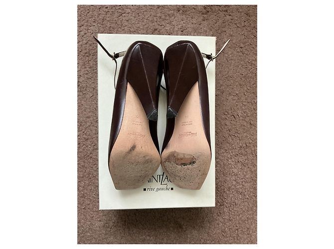 Décolleté Yves Saint Laurent in pelle marrone - vista 5