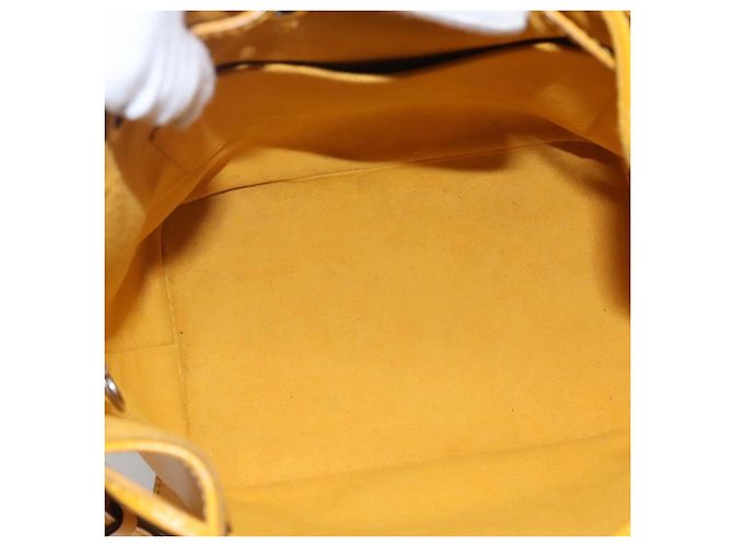 Louis Vuitton Petit Noe NM Epi Leather Giallo - vista 5