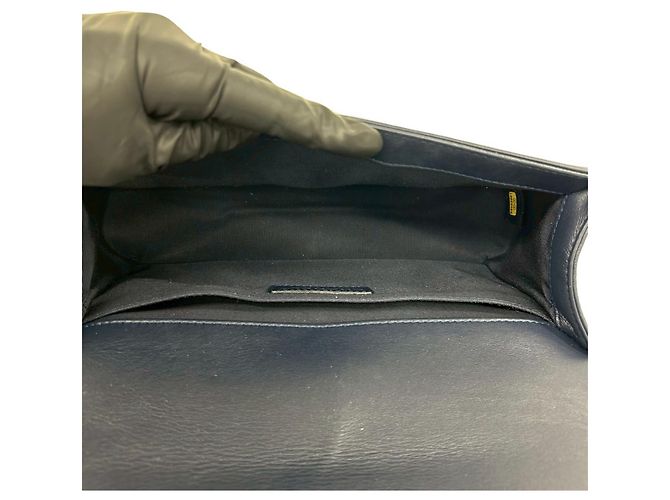 Borsa a spalla in pelle con catena Chanel Boy Coco Mark Blu navy - vista 9