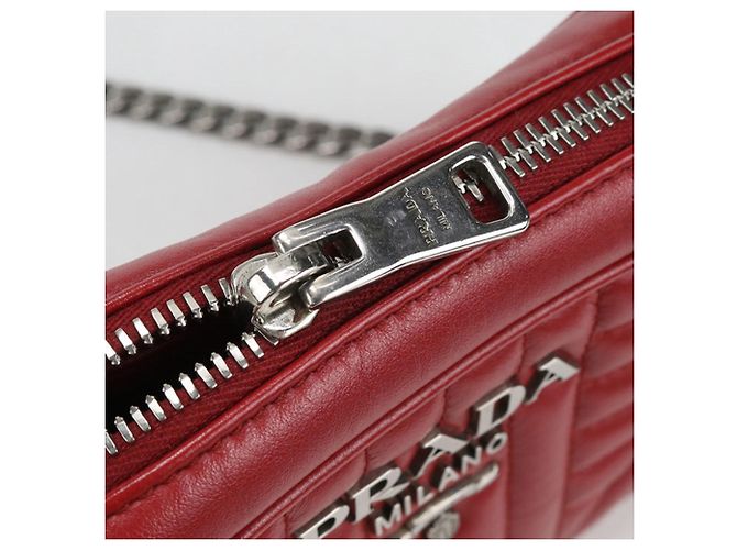 Borsa a tracolla in pelle rossa Prada Rosso - vista 5