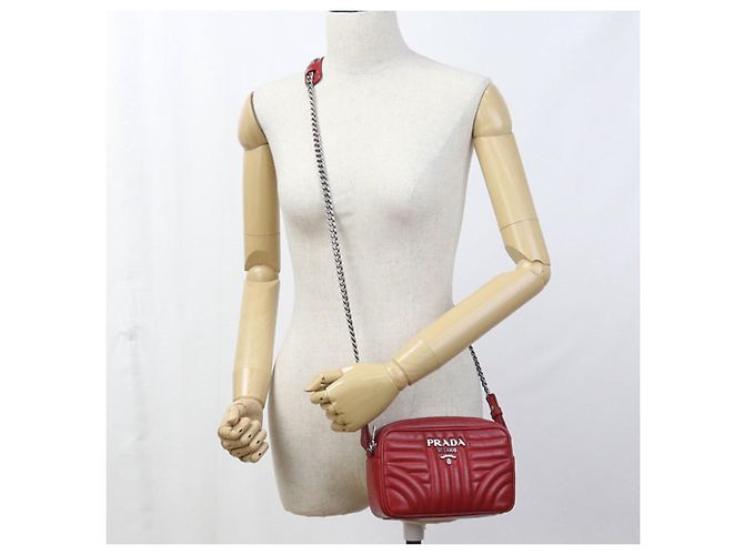 Borsa a tracolla in pelle rossa Prada Rosso - vista 9