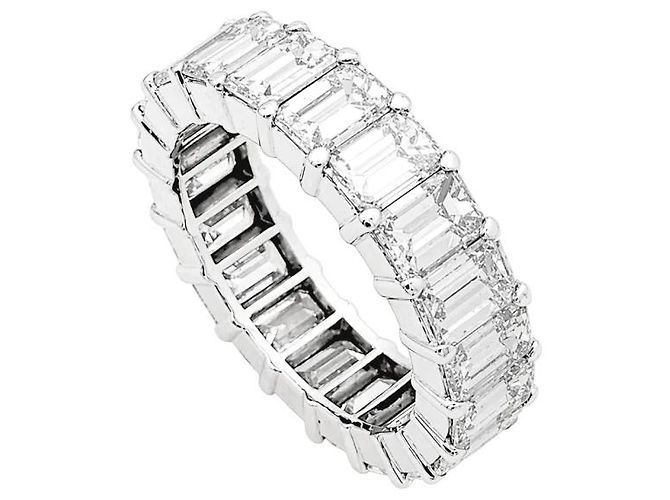 Autre Marque Voll-Eternity-Bandring aus Weißgold, mit Smaragdschliff-Diamanten. - Ansicht 4