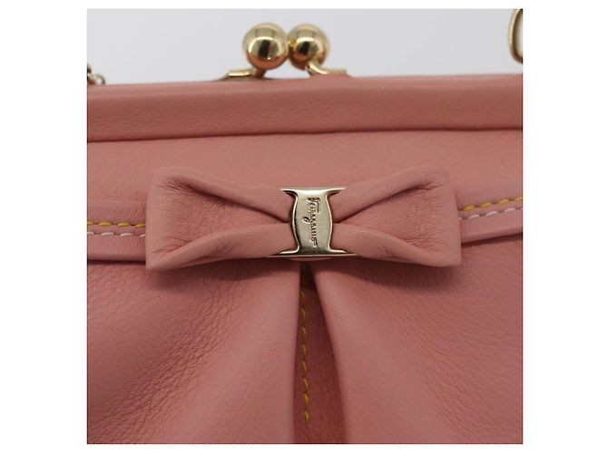 Pochette in pelle Gancini Chain di Salvatore Ferragamo, rosa e oro, Auth 176068A D'oro - vista 15