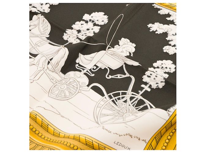 HERMÈS - Sciarpa in seta multicolore Wedgwood Hermès 90 cm - vista 3
