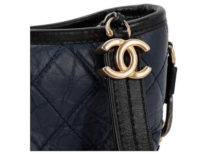 CHANEL - Borsa a Spalla Gabrielle Chanel in Pelle Pieghettata Blu Navy e Nera - vista 5