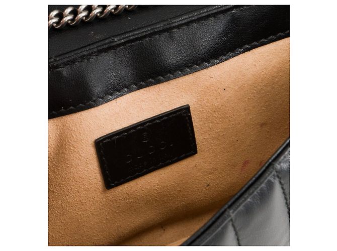 GUCCI - GG Marmont Mini Gucci Umhängetasche aus schwarzem Glattleder - Ansicht 7
