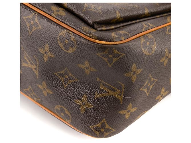 LOUIS VUITTON - Borsa a Spalla Viva Cité Louis Vuitton in Tela Monogrammata Marrone - vista 5