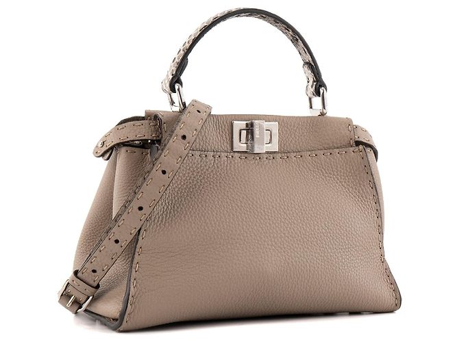 FENDI - Bolsa de Ombro Peekaboo Mini Fendi em Couro Texturizado Taupe com Alça de Python Marrom - vista 2