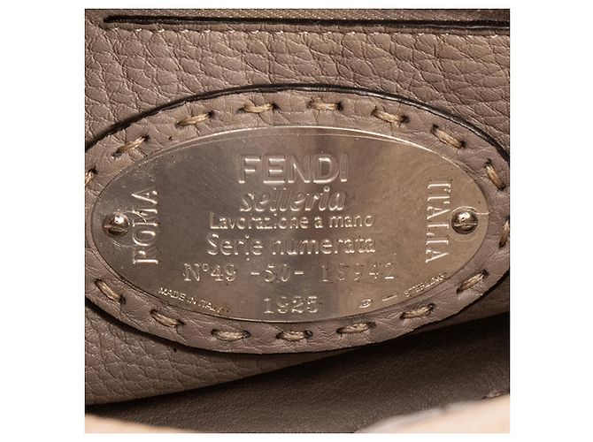 FENDI - Bolsa de Ombro Peekaboo Mini Fendi em Couro Texturizado Taupe com Alça de Python Marrom - vista 6