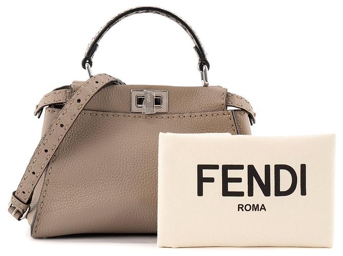 FENDI - Bolsa de Ombro Peekaboo Mini Fendi em Couro Texturizado Taupe com Alça de Python Marrom - vista 8