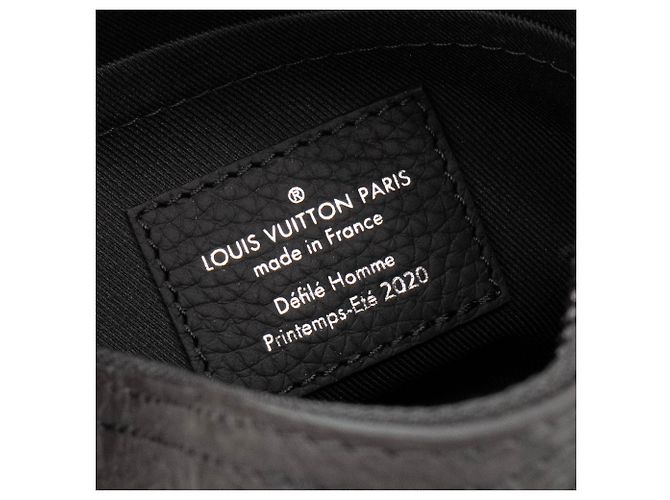 LOUIS VUITTON - Borsa a Spalla Triangle Messenger Louis Vuitton in Pelle Monogram Nera Nero - vista 6