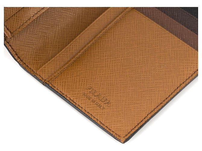 Etiquette PRADA - Prada Geldbörse aus schwarzem genarbtem Leder - Ansicht 7