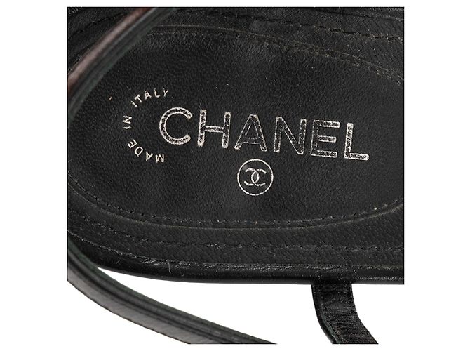 CHANEL - Sandali piatti CC Chanel in pelle nera (T37,5) Nero - vista 5