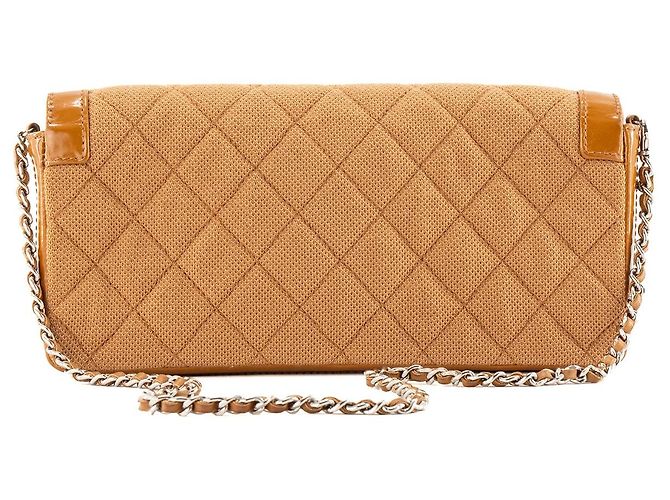 CHANEL - Borsa a Spalla East West Chocolate Bar in Pelle Verniciata e Jersey Marrone - vista 3