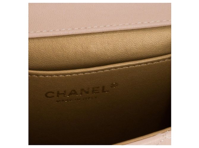 CHANEL - Borsa a tracolla Pearl verticale Chanel in pelle liscia rosa e perle bianche - vista 8