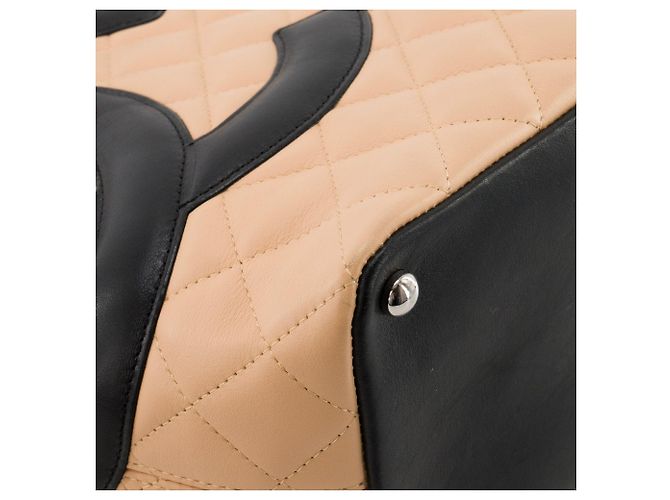 CHANEL - Borsa a Mano Cambon Chanel in Pelle Liscia Beige e Nera - vista 4