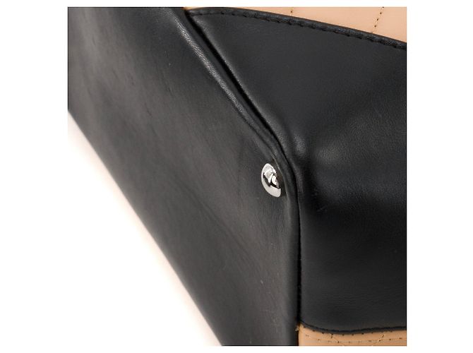 CHANEL - Borsa a Mano Cambon Chanel in Pelle Liscia Beige e Nera - vista 5