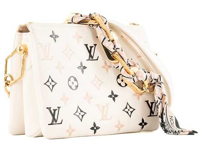 LOUIS VUITTON - Borsa a Spalla Coussin PM Louis Vuitton in Pelle Beige Edizione Limitata - vista 2