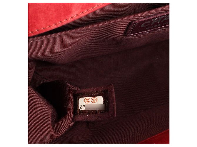 CHANEL - Borsa a Spalla Boy Medium in Camoscio Rosso Bordò - vista 10