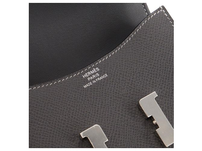 HERMÈS - Cartera Constance Slim en Cuero Granulado Gris - vista 6