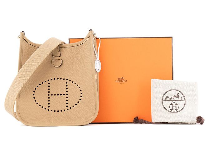 HERMÈS - Borsa a Spalla Evelyne 16 Amazone in Pelle Clemence Polvere Beige - vista 8