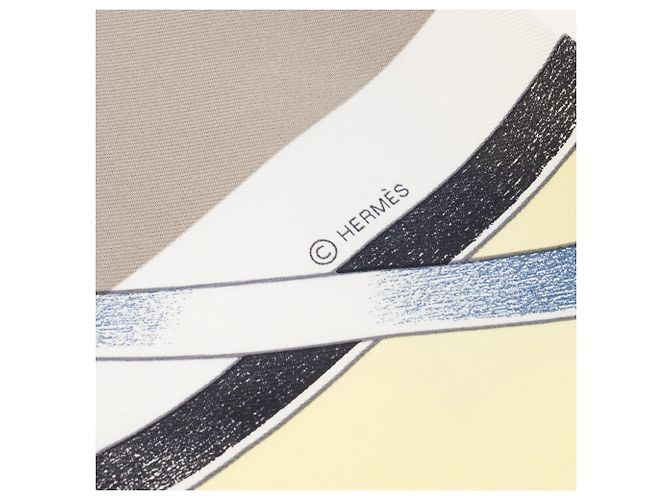 HERMÈS - Lenço de Seda 90 cm Figura Artística Hermès em Multicor - vista 4