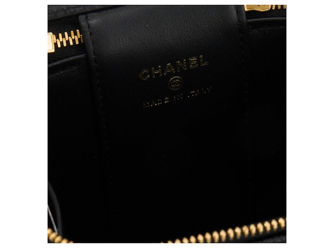 CHANEL - Borsa a tracolla Micro Vanity Cargo Chanel in pelle martellata nera Nero - vista 8