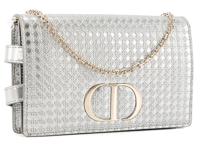 DIOR - Bolso Clutch Montaigne de Cuero Micro Cannage Plateado Metálico - vista 2