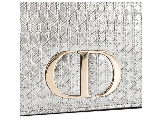 DIOR - Bolso Clutch Montaigne de Cuero Micro Cannage Plateado Metálico - vista 5