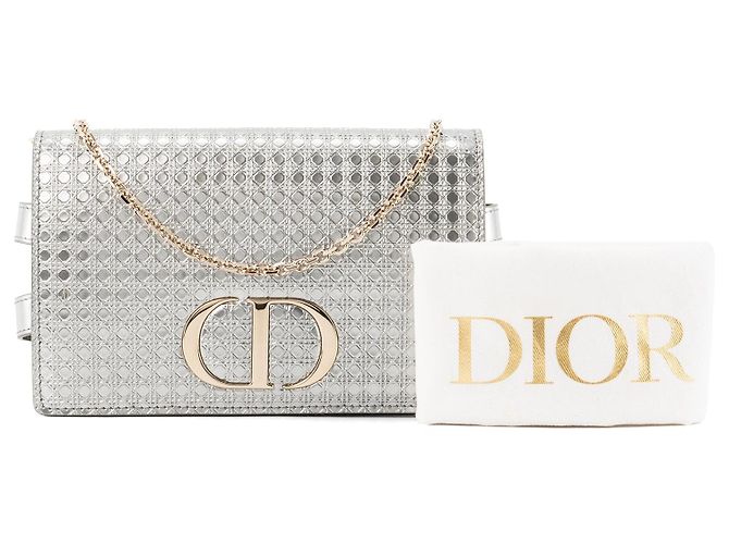 DIOR - Bolso Clutch Montaigne de Cuero Micro Cannage Plateado Metálico - vista 8