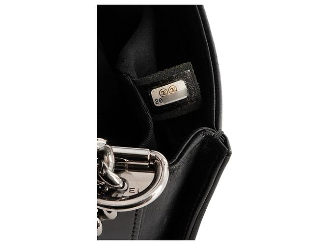 CHANEL - Borsa a tracolla Boy Chanel in pelle nera edizione limitata Nero - vista 9