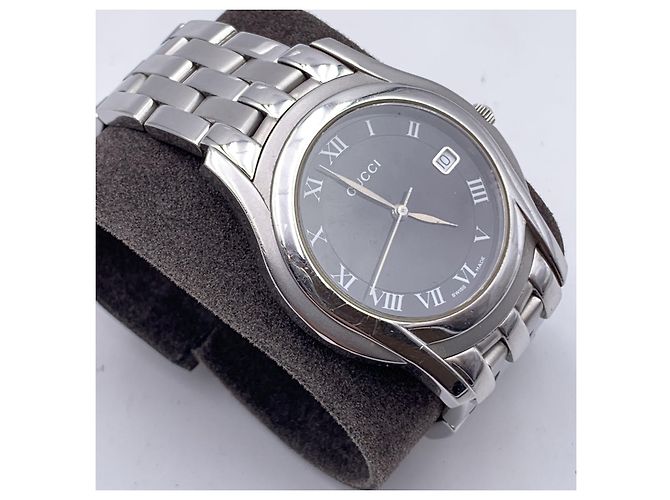 Gucci Edelstahl-Modell 5500 M Uhr mit Datumsanzeige in Schwarz Silber - Ansicht 2