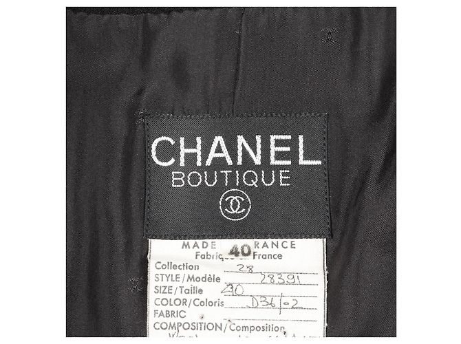 Timeless Chanel Camellia Knopf Wollseidenanzug Schwarz - view 4